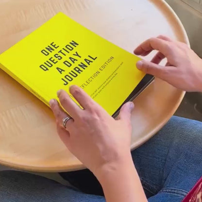 One Question a Day Journal/Diary - Life Reflection Edition